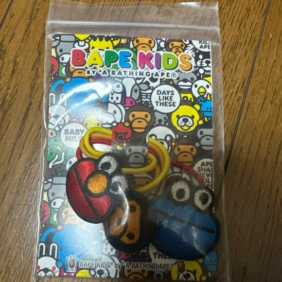 ELMO COOKIE MONSTER SESAME KEYCHAIN
BABY MILO DOLLS BAPE MASK SHIRTS FRAME - Picture 3 of 15